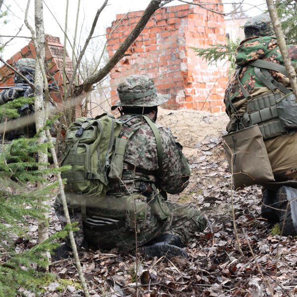 Airsoft izklaide spēle poligonā